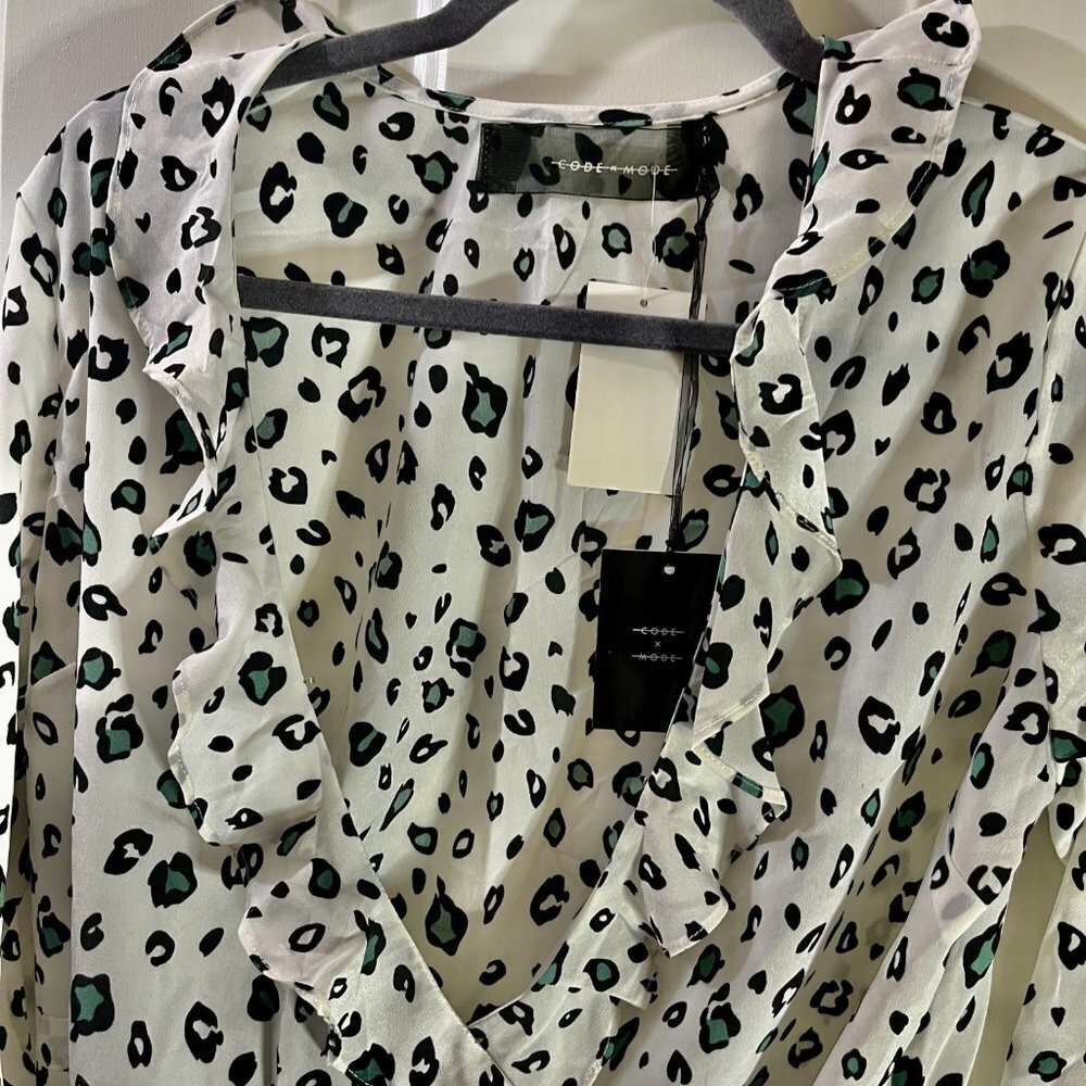 NWT Code X Mode SZ S Ivory and Green Animal Print Wrap Shirt Tie Closure Ruffle - Picture 2 of 4